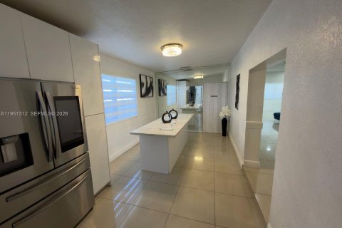 Villa ou maison à vendre à Hialeah, Floride: 6 chambres, 314.29 m2 № 2008428 - photo 22