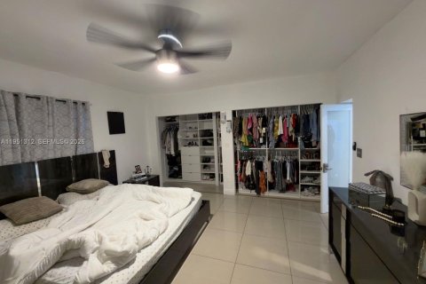 Villa ou maison à vendre à Hialeah, Floride: 6 chambres, 314.29 m2 № 2008428 - photo 29