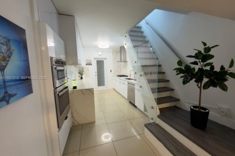 Villa ou maison à vendre à Hialeah, Floride: 6 chambres, 314.29 m2 № 2008428 - photo 25