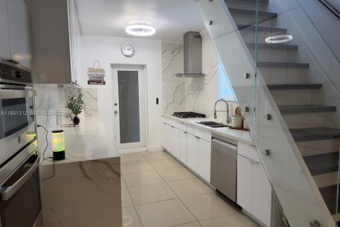 Villa ou maison à vendre à Hialeah, Floride: 6 chambres, 314.29 m2 № 2008428 - photo 24