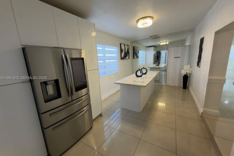 Villa ou maison à vendre à Hialeah, Floride: 6 chambres, 314.29 m2 № 2008428 - photo 21