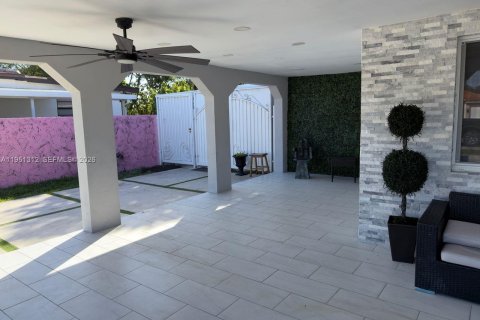 Villa ou maison à vendre à Hialeah, Floride: 6 chambres, 314.29 m2 № 2008428 - photo 7