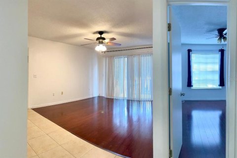 Condo in Orlando, Florida, 2 bedrooms  № 1562466 - photo 10