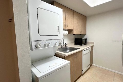 Condo in Orlando, Florida, 2 bedrooms  № 1562466 - photo 8