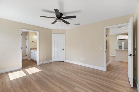 House in Bushnell, Florida 3 bedrooms, 134.8 sq.m. № 2236898 - photo 4