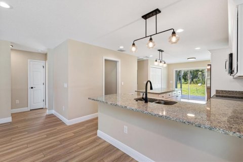 House in Bushnell, Florida 3 bedrooms, 134.8 sq.m. № 2236898 - photo 11