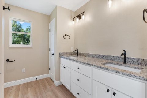 House in Bushnell, Florida 3 bedrooms, 134.8 sq.m. № 2236898 - photo 5