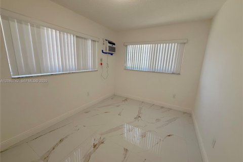 Condo in Miami Beach, Florida, 2 bedrooms  № 2370578 - photo 19
