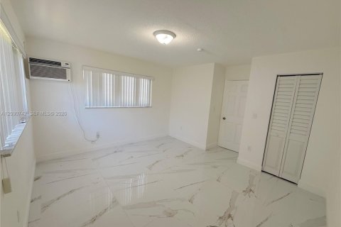 Condo in Miami Beach, Florida, 2 bedrooms  № 2370578 - photo 10