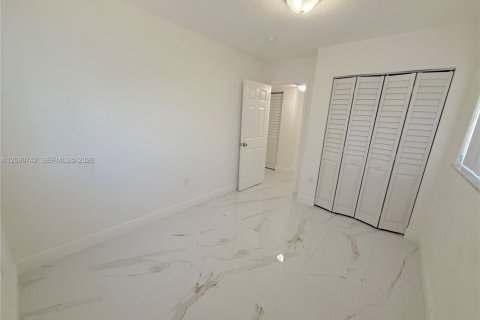 Condo in Miami Beach, Florida, 2 bedrooms  № 2370578 - photo 18