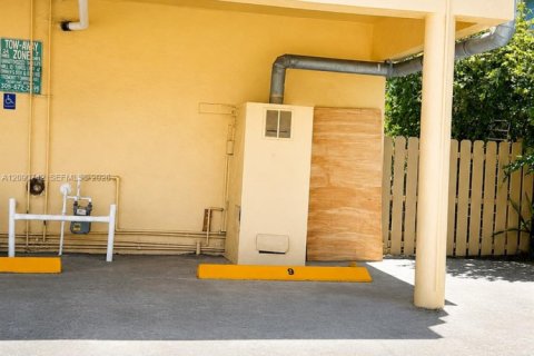 Condo in Miami Beach, Florida, 2 bedrooms  № 2370578 - photo 21