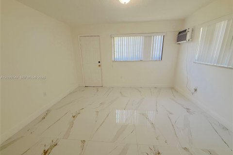 Condo in Miami Beach, Florida, 2 bedrooms  № 2370578 - photo 12