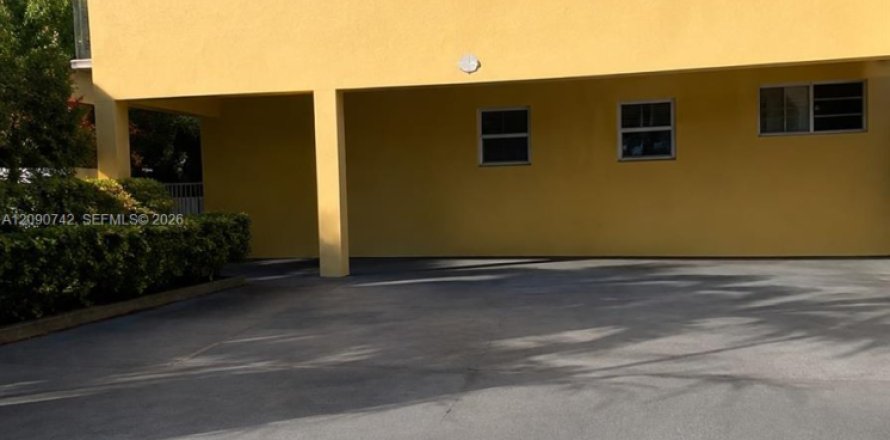 Condo in Miami Beach, Florida, 2 bedrooms  № 2370578