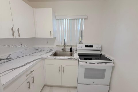 Condo in Miami Beach, Florida, 2 bedrooms  № 2370578 - photo 6
