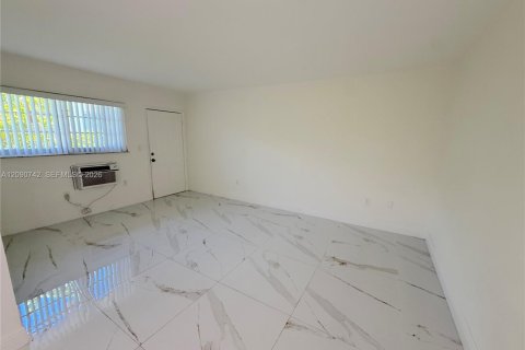 Condo in Miami Beach, Florida, 2 bedrooms  № 2370578 - photo 20