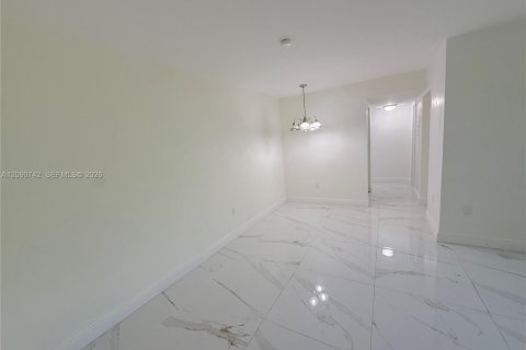Condo in Miami Beach, Florida, 2 bedrooms  № 2370578 - photo 3