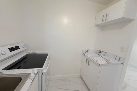 Condo in Miami Beach, Florida, 2 bedrooms  № 2370578 - photo 5