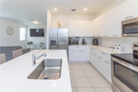 Adosado en venta en Miami, Florida, 3 dormitorios, 169.73 m2 № 1856944 - foto 12