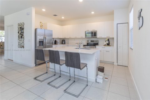 Adosado en venta en Miami, Florida, 3 dormitorios, 169.73 m2 № 1856944 - foto 13