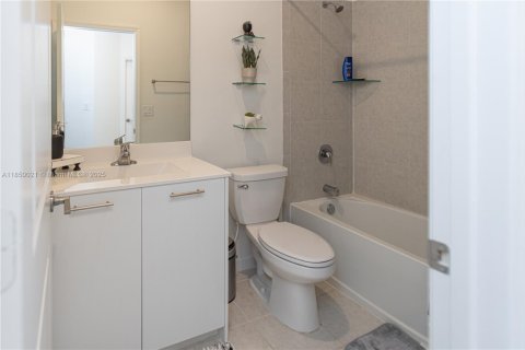 Adosado en venta en Miami, Florida, 3 dormitorios, 169.73 m2 № 1856944 - foto 27