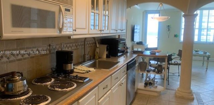 Condominio en Miami Beach, Florida, 1 dormitorio  № 2060120