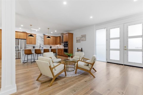 Villa ou maison à louer à Sarasota, Floride: 4 chambres, 227.61 m2 № 2379272 - photo 5