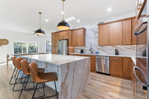 Villa ou maison à louer à Sarasota, Floride: 4 chambres, 227.61 m2 № 2379272 - photo 12