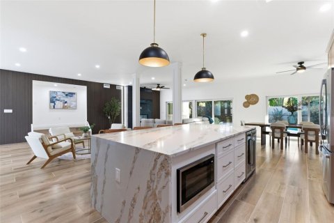 Villa ou maison à louer à Sarasota, Floride: 4 chambres, 227.61 m2 № 2379272 - photo 14
