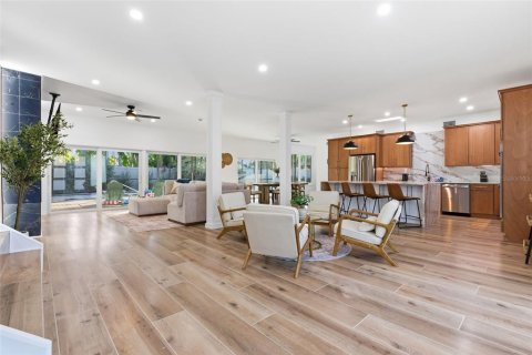 Villa ou maison à louer à Sarasota, Floride: 4 chambres, 227.61 m2 № 2379272 - photo 4