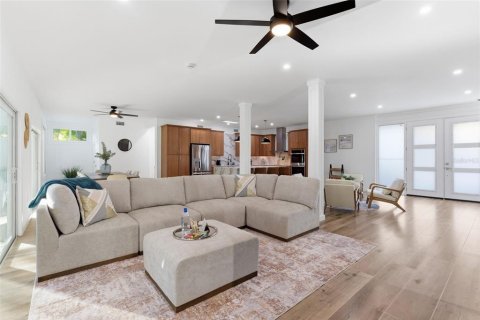 Villa ou maison à louer à Sarasota, Floride: 4 chambres, 227.61 m2 № 2379272 - photo 10