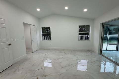 Villa ou maison à vendre à Hollywood, Floride: 4 chambres, 187.85 m2 № 1825864 - photo 6
