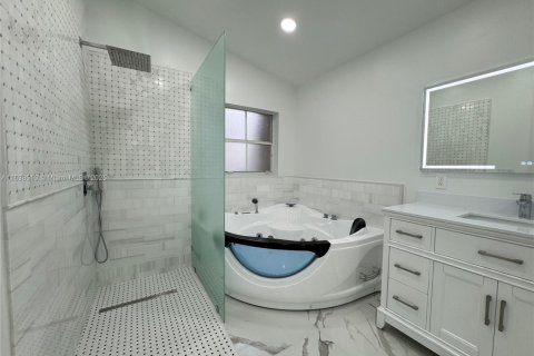 Villa ou maison à vendre à Hollywood, Floride: 4 chambres, 187.85 m2 № 1825864 - photo 8