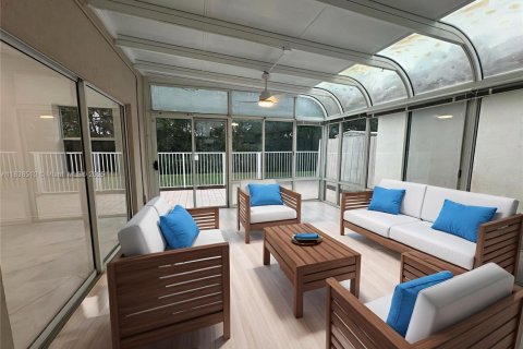 Villa ou maison à vendre à Hollywood, Floride: 4 chambres, 187.85 m2 № 1825864 - photo 24