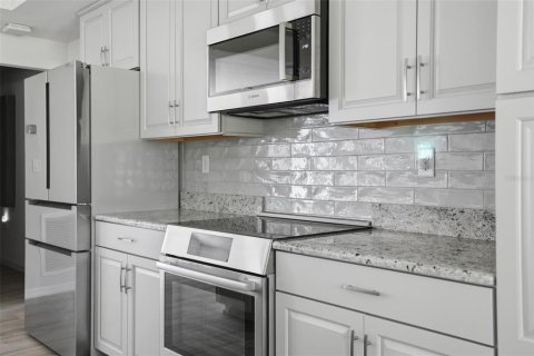 Casa en venta en Weeki Wachee, Florida, 3 dormitorios, 171.4 m2 № 2258252 - foto 14