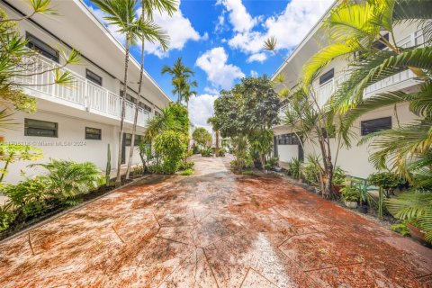 Propiedad comercial en venta en Miami Beach, Florida № 1812356 - foto 9