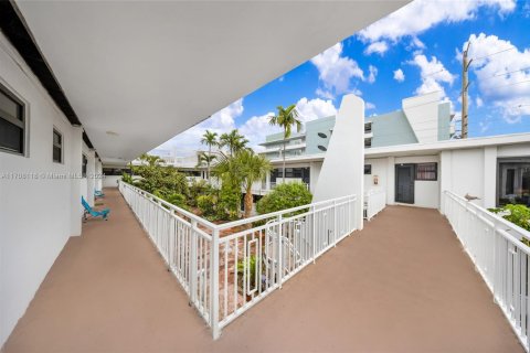 Propiedad comercial en venta en Miami Beach, Florida № 1812356 - foto 11