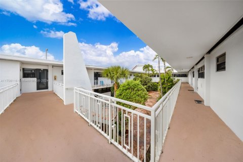 Propiedad comercial en venta en Miami Beach, Florida № 1812356 - foto 10