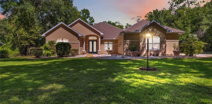 House in Dunnellon, Florida 3 bedrooms, 232.53 sq.m. № 1785218