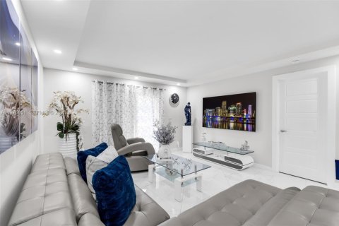 Copropriété à vendre à Hialeah, Floride: 3 chambres, 135.45 m2 № 2038509 - photo 3