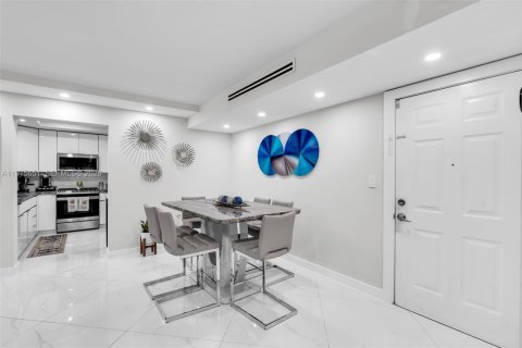 Copropriété à vendre à Hialeah, Floride: 3 chambres, 135.45 m2 № 2038509 - photo 5