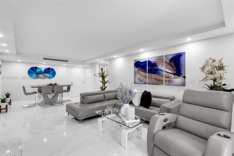 Copropriété à vendre à Hialeah, Floride: 3 chambres, 135.45 m2 № 2038509 - photo 2