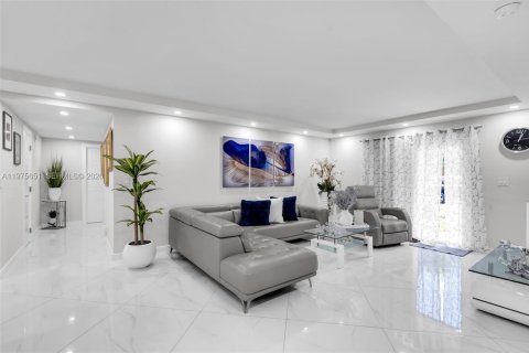 Condo à Hialeah, Floride, 3 chambres  № 2038509