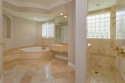 House in Orlando, Florida 5 bedrooms, 605.63 sq.m. № 1868960 - photo 17