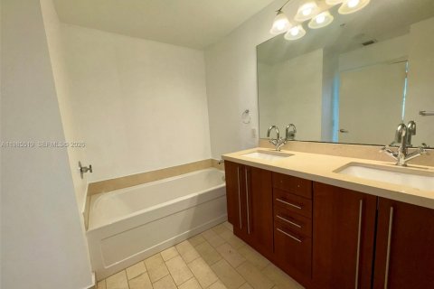 Купить кондоминиум в Майами, Флорида 2 спальни, 102.19м2, № 2051387 - фото 11