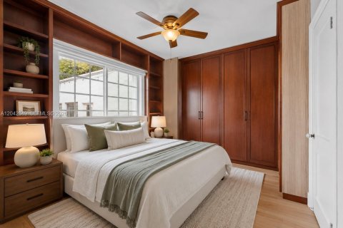 House in Coral Gables, Florida 3 bedrooms, 186.64 sq.m. № 2185940 - photo 22