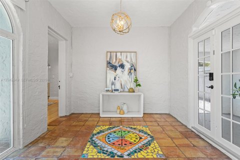House in Coral Gables, Florida 3 bedrooms, 186.64 sq.m. № 2185940