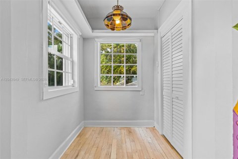 House in Coral Gables, Florida 3 bedrooms, 186.64 sq.m. № 2185940 - photo 30