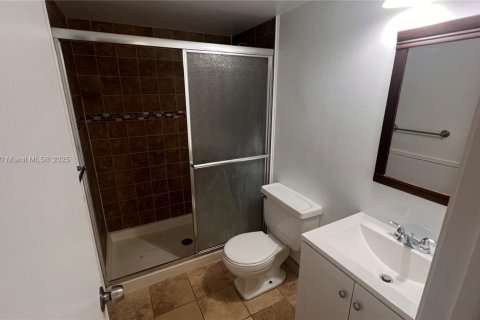 Condo in Oakland Park, Florida, 2 bedrooms № 1972474 - photo 16