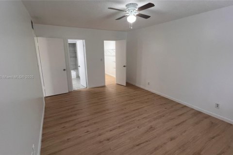 Condo in Oakland Park, Florida, 2 bedrooms № 1972474 - photo 22