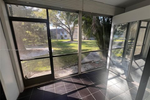 Condo in Oakland Park, Florida, 2 bedrooms № 1972474 - photo 28